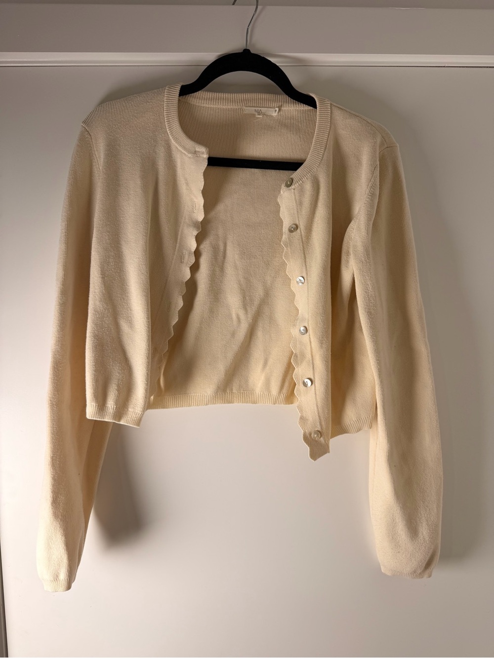 NIA Cream Scallop Trim Cropped Cardigan Sweater XS